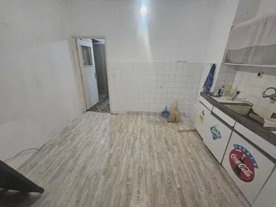 Kuhinja; potrebna renovacija, pločice