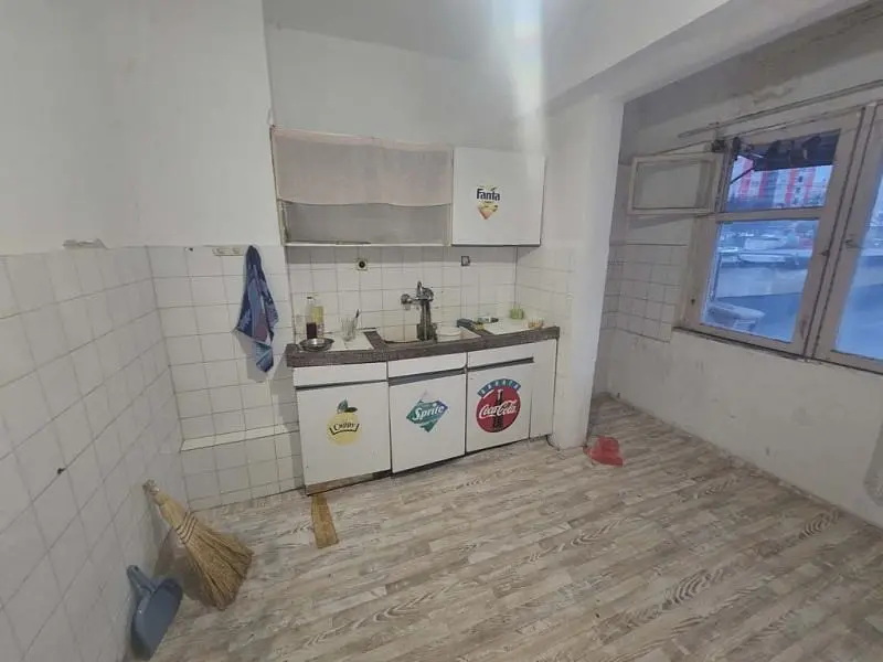 Kuhinja; kućanski aparati, pločice