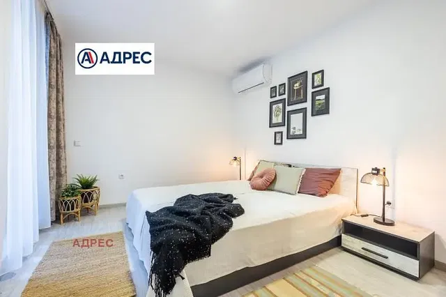 Spálňa; prirodzené svetlo, moderný štýl