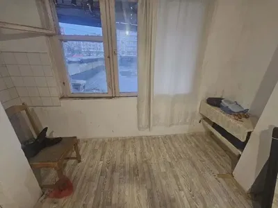 Ostale; drveni pod, pogled, potrebna renovacija