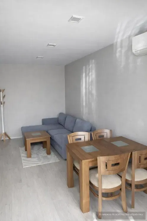 Dnevni boravak; drveni pod, prirodna svjetlost, moderan stil