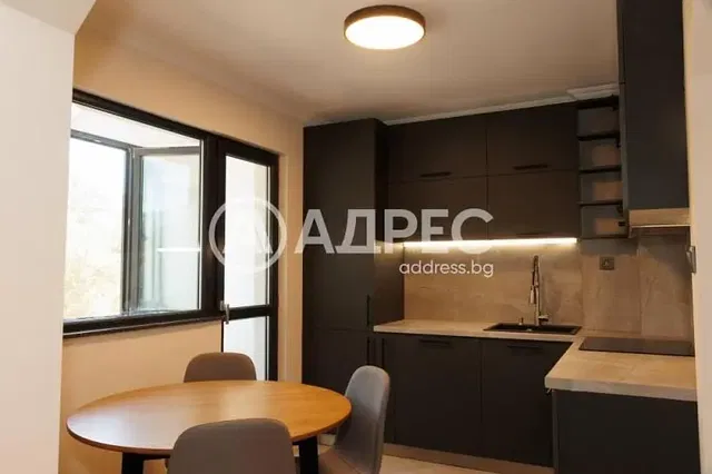 Cucina; elettrodomestici, luce naturale