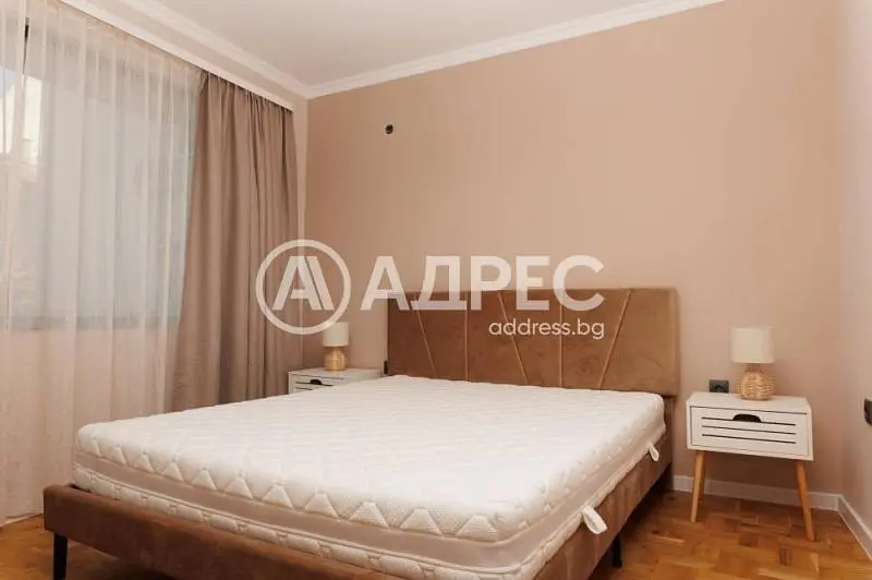 Schlafzimmer; holzboden, tageslicht