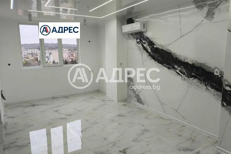 Wohnzimmer; blick, fliesenboden, tageslicht, moderner stil