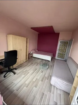 Schlafzimmer; holzboden, tageslicht