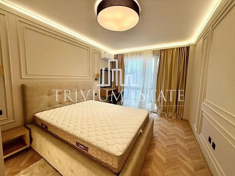 Schlafzimmer; holzboden, tageslicht, moderner stil