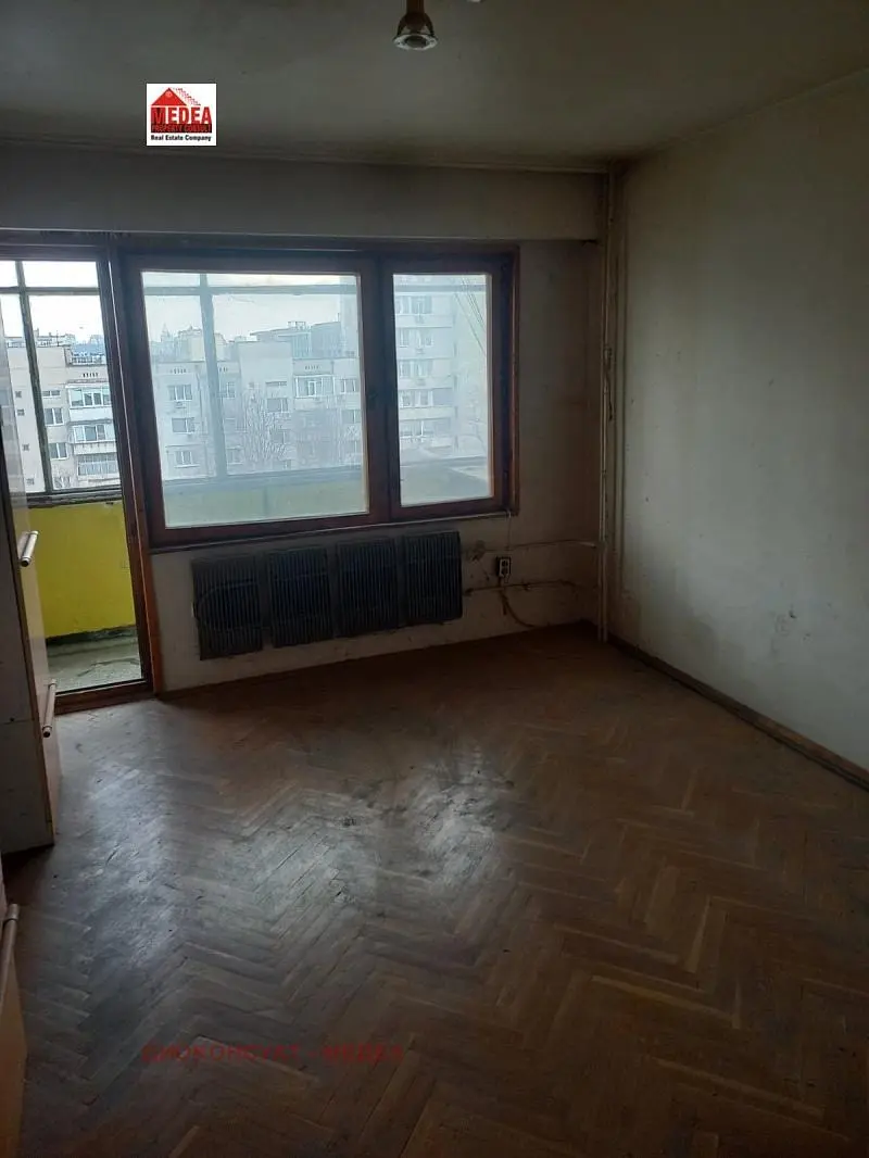 Wohnzimmer; blick, holzboden, renovierungsbedürftig