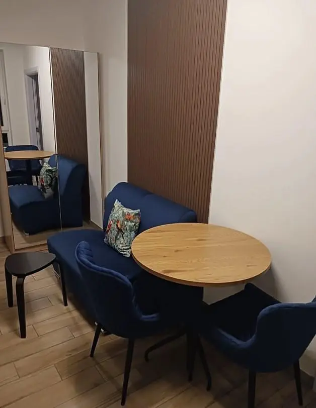Wohnzimmer; holzboden, moderner stil