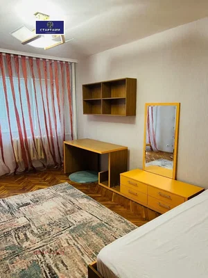 Spavaća soba; drveni pod, prirodno svjetlo