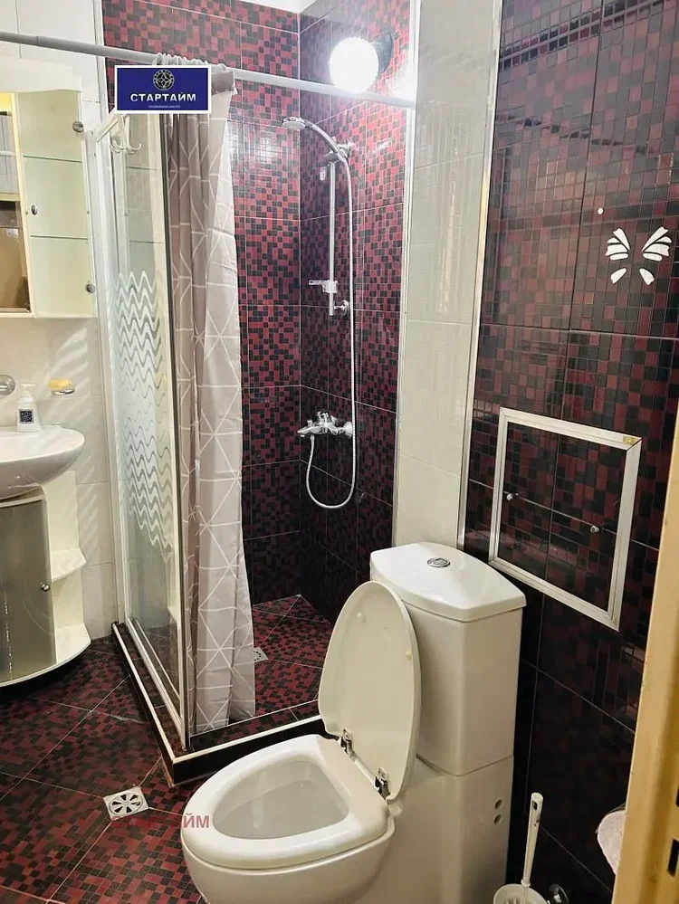 Kupaonica; pločice, prirodno svjetlo, renoviran