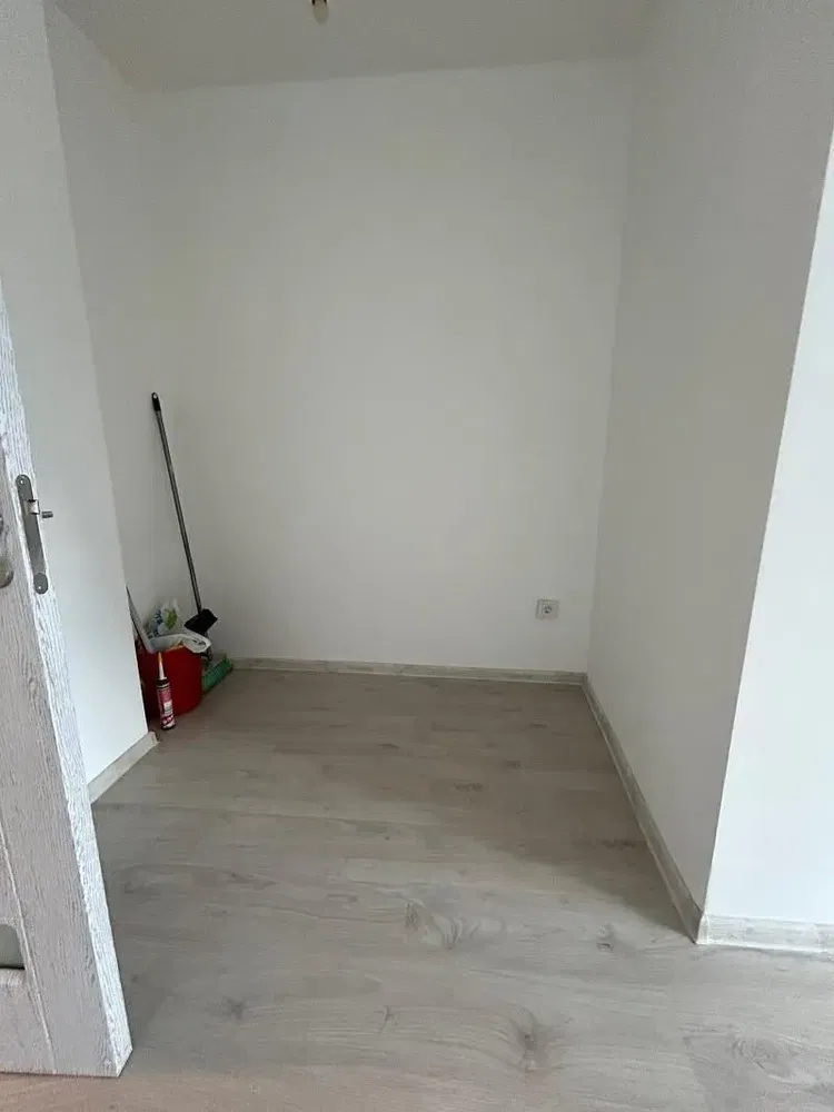 Ostale; pločice, drveni pod, prirodna svjetlost