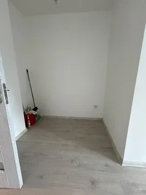 Ostale; pločice, drveni pod, prirodna svjetlost