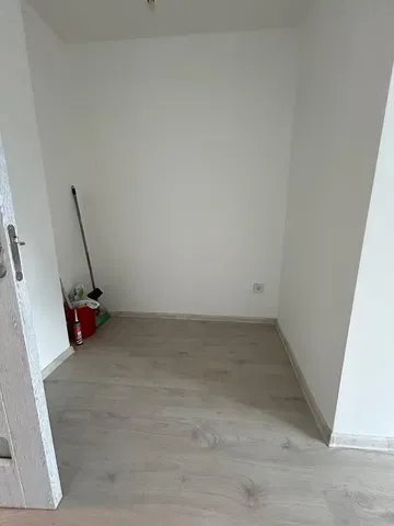 Altro; pavimento in piastrelle, pavimento in legno, luce naturale