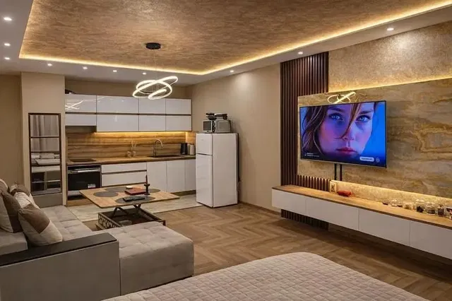 Salón; estilo moderno, suelo de madera, luz natural, renovado