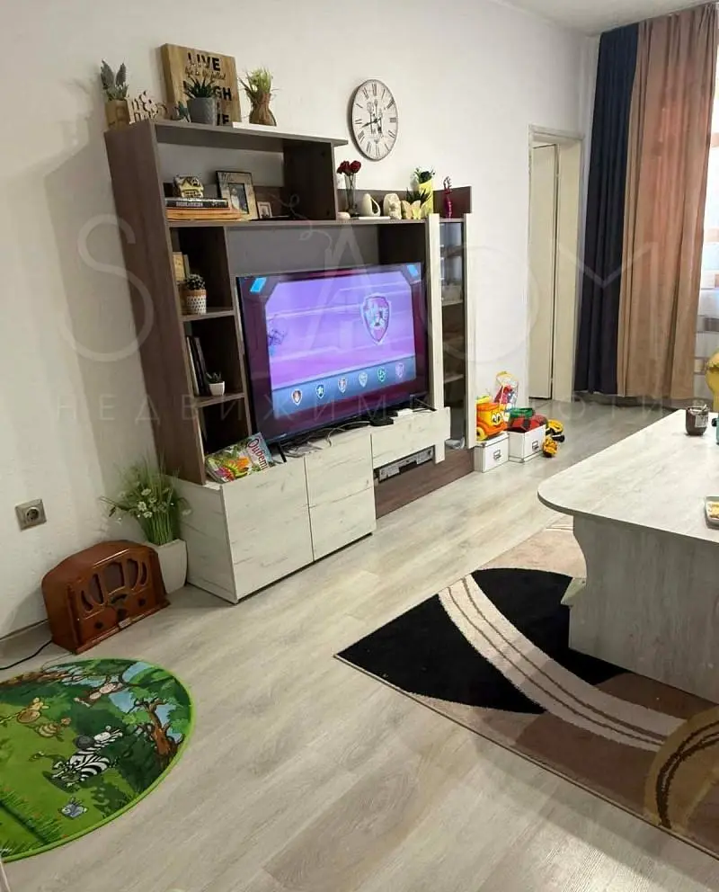 Dnevni boravak; prirodna svjetlost, moderan stil