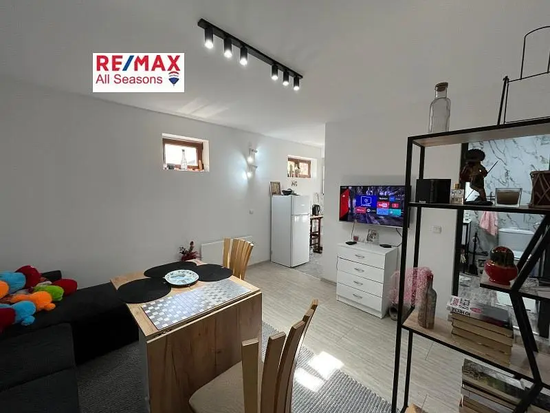 Oturma odası; doğal ışık, modern stil