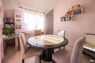 Obývací pokoj; přirozené světlo, moderní styl