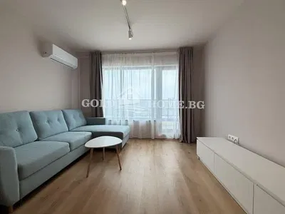 Dnevni boravak; prirodna svjetlost, drveni pod, moderan stil