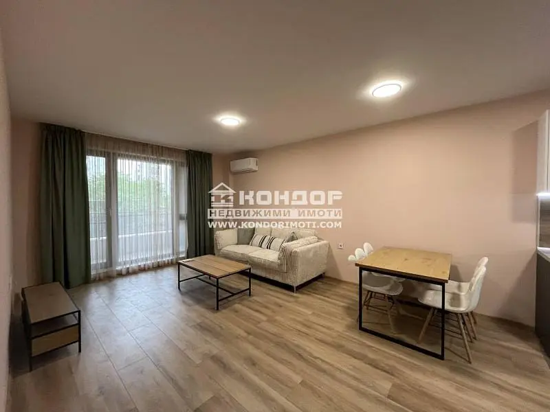 Obývací pokoj; přirozené světlo, dřevěná podlaha, moderní styl