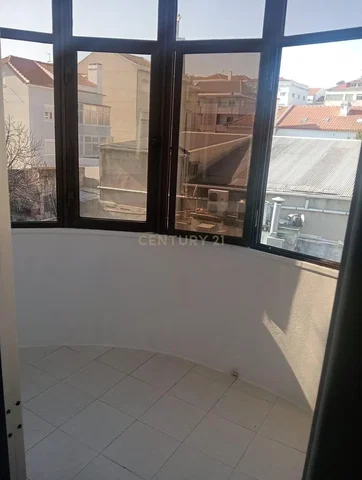 Balkón; výhľad, dlažba
