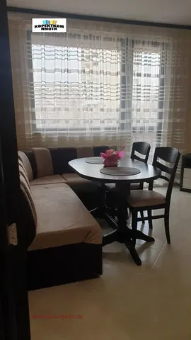 Cuisine; carrelage, lumière naturelle