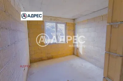 Ostale; potrebna renovacija, prirodna svjetlost