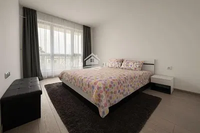 Spavaća soba; drveni pod, prirodna svjetlost