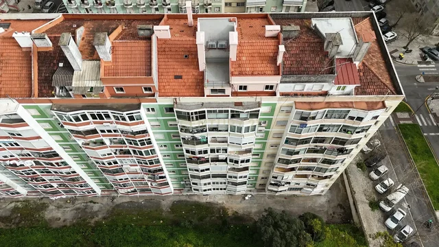 Casa y alrededores; vista