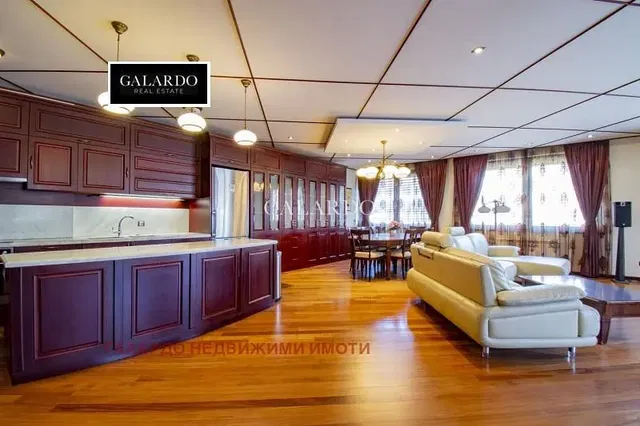 Salon; vue, parquet, style moderne