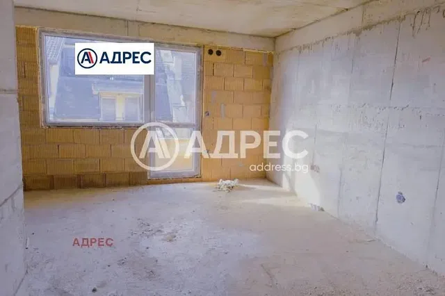 Ostale; potrebna renovacija, prirodna svjetlost