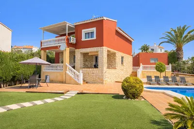 Maison et environs; vue, lumière naturelle