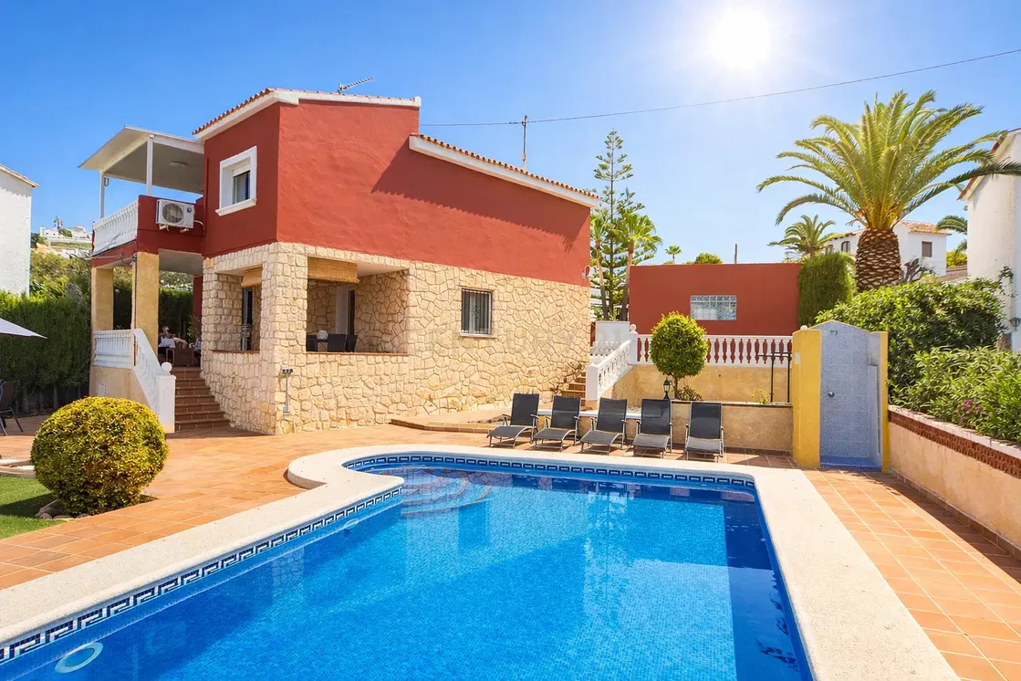 Maison et environs; vue, lumière naturelle