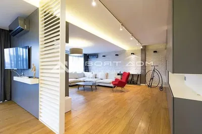 Salon; parquet, lumière naturelle, style moderne