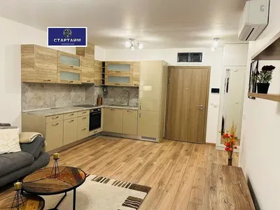 Kuhinja; drveni pod, moderni stil, prirodno svjetlo, kuhinjski aparati