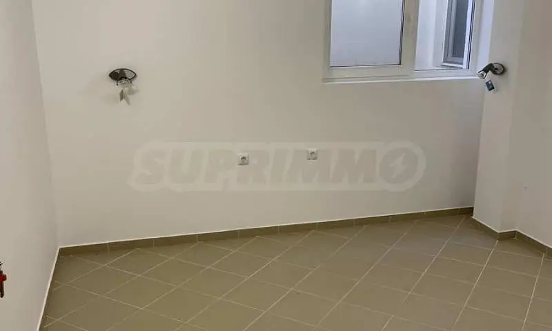 Ostalo; pločice, prirodno svjetlo