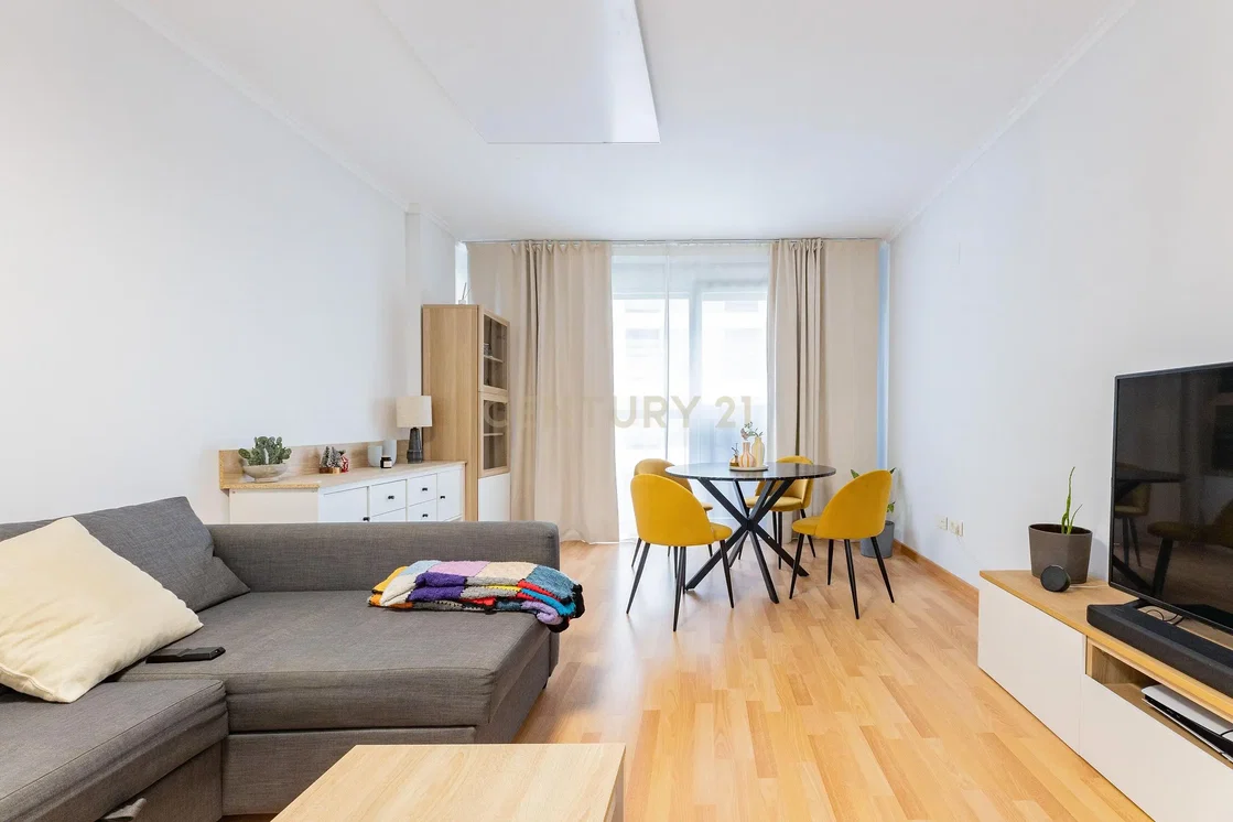 Oturma odası; doğal ışık, modern stil