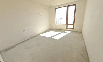Yatak odası; doğal ışık, tadilat gerekiyor