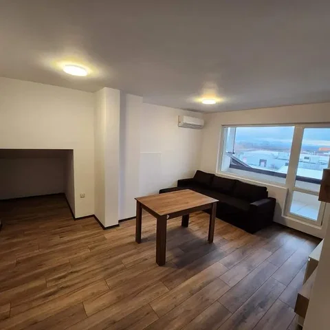 Salón; suelo de madera, luz natural, vista