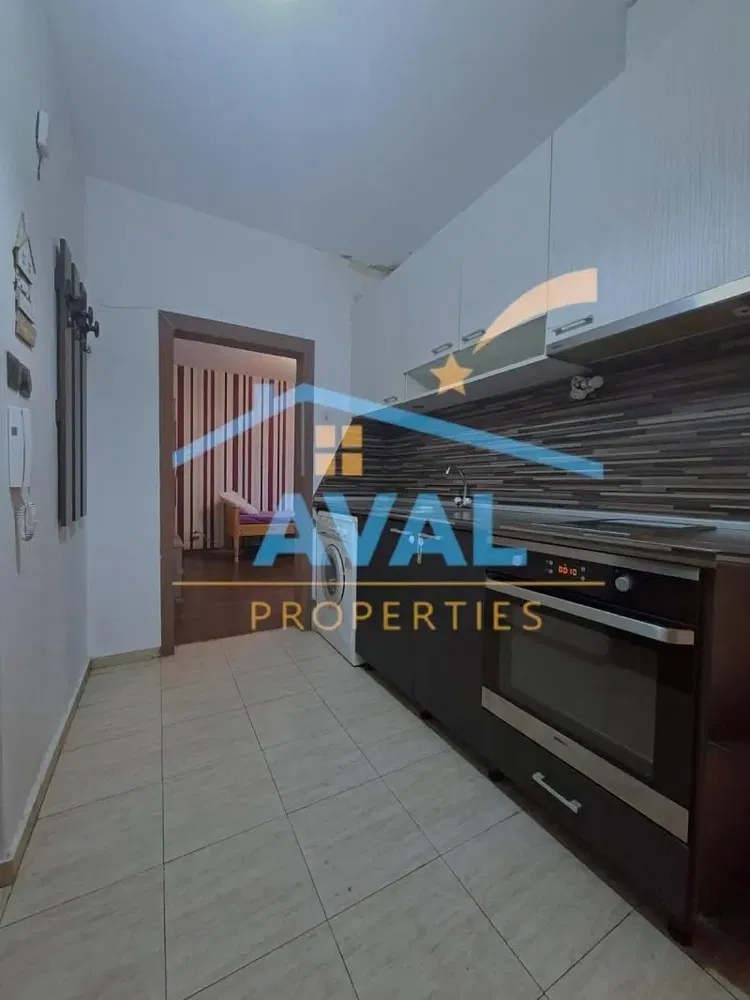 Kuchyně; kuchyňské spotřebiče, dlažba