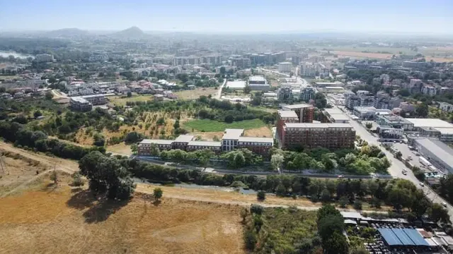 Casa y alrededores; vista