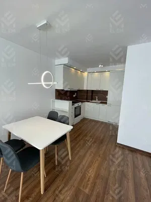 Cuisine; électroménager, carrelage, style moderne, rénové, lumière naturelle