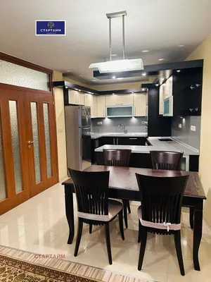 Cuisine; électroménager, carrelage, rénové, lumière naturelle