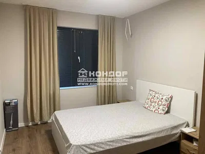 Спаваћа соба; дрвени под, природно светло, модерни стил