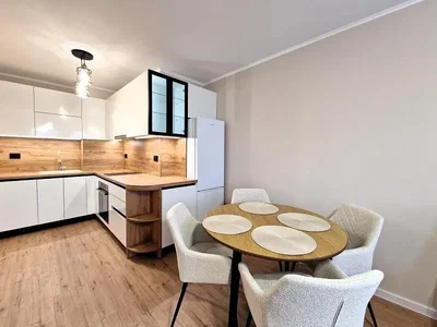 Cuisine; électroménager, parquet, lumière naturelle, style moderne