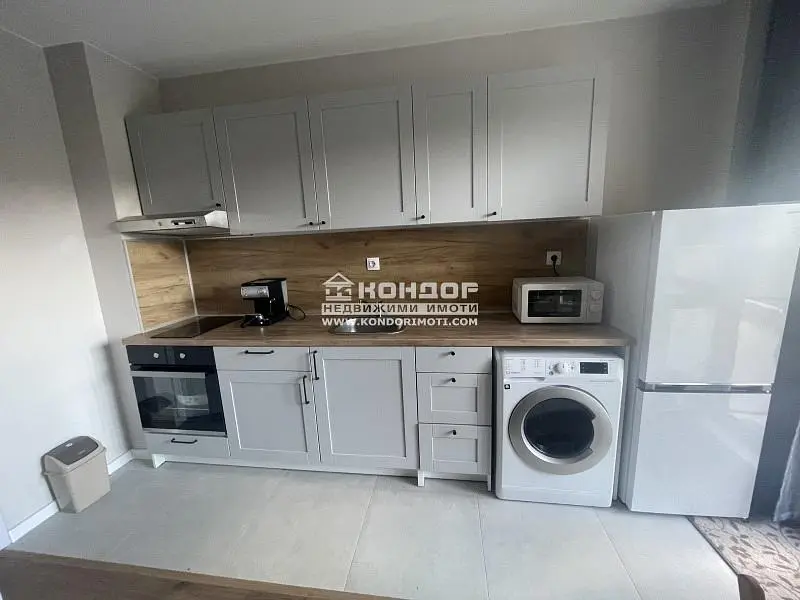 Кухиња; кухињски апарати, дрвени под, плочице, реновиран, природно светло