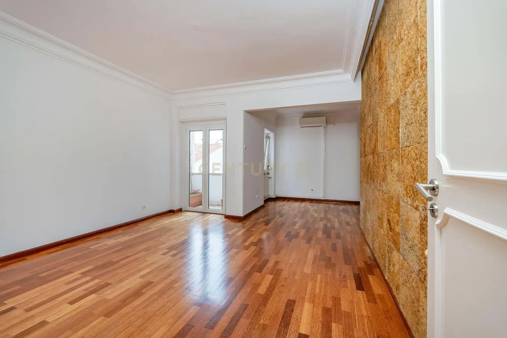 Wohnzimmer; holzboden, tageslicht