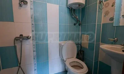 Aseo; suelo de baldosas, calentador de agua
