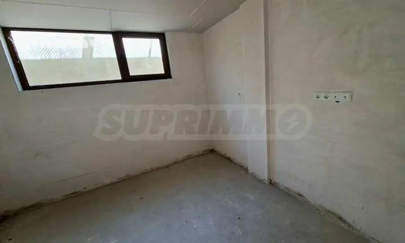 Ostalo; prirodno svjetlo, potrebna renovacija