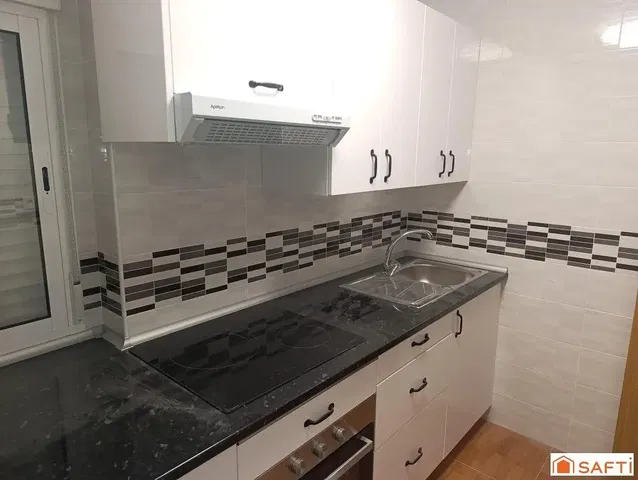 Mutfak; mutfak aletleri, fayans zemin, tadilatlı, doğal ışık, modern stil