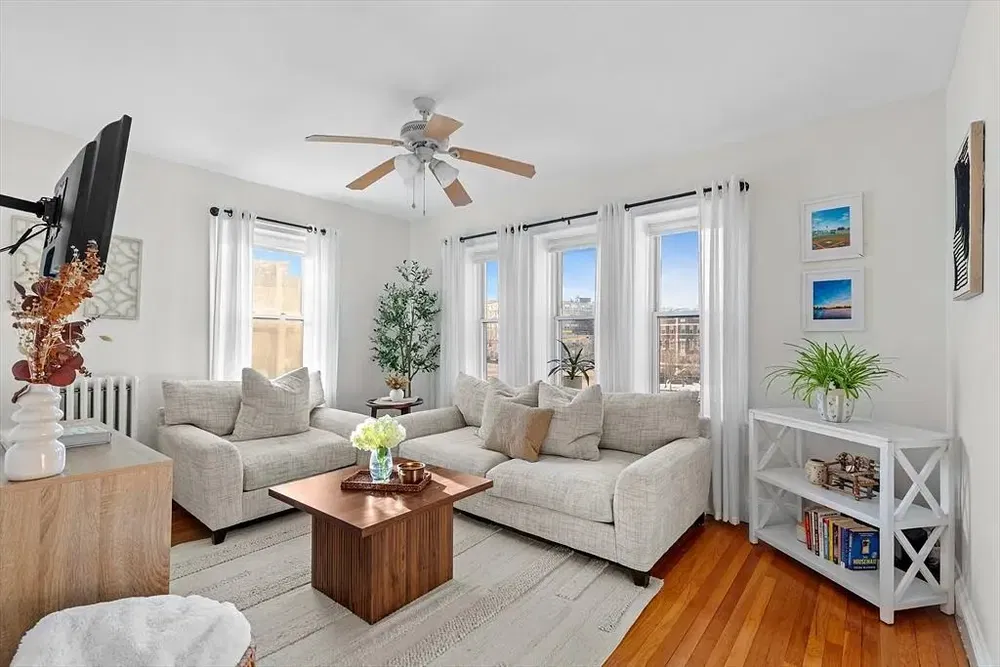 Dnevna soba; pogled, prirodno svjetlo, moderni stil